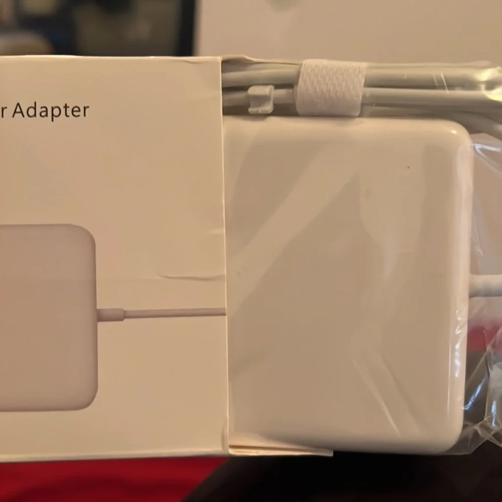 Apple 85W MagSafe Power Adapter (for 15- and 17-inch MacBook Pro)